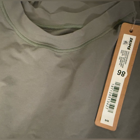 SKIMS Fits Everybody Gunmetal Size S XXS T-Shirt Woman’s or Teen Girl’s Top NWT - Picture 7 of 7